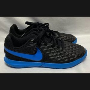 Nike Youth Tiempo Legend 8 Indoor soccer cleats